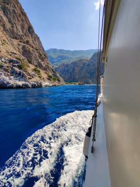 Geminin güvertesinden deniz manzarası