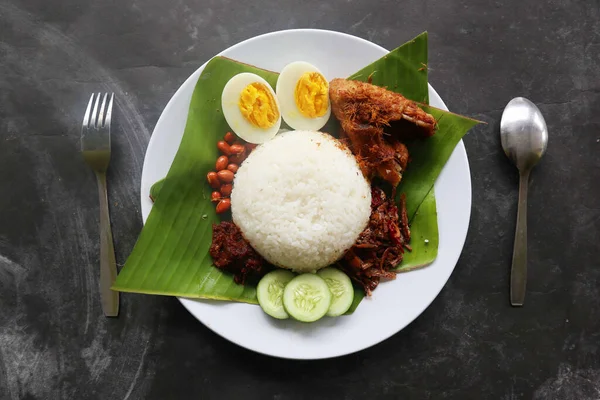 Nasz Lemak Jest Tradycyjnym Malajskim Gotowanym Jajkiem Fasolą Anchois Sosem — Zdjęcie stockowe
