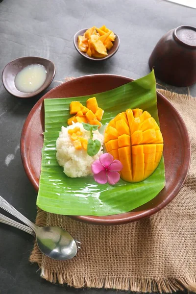 Κολλώδες Ρύζι Μάνγκο Είναι Ταϊλανδέζικο Επιδόρπιο Από Κολλώδες Ρύζι Μάνγκο — Φωτογραφία Αρχείου
