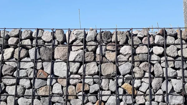 Ściana Gabionowa Drutu Stalowego Ściennego Ogrodu Parku — Zdjęcie stockowe