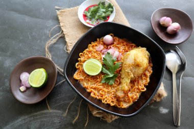 Khao Soi Recipe, Khao Soi, Khao Soi Gai, Thai Noodles Khao Soi, Sofrada baharatlı tavuk körisi