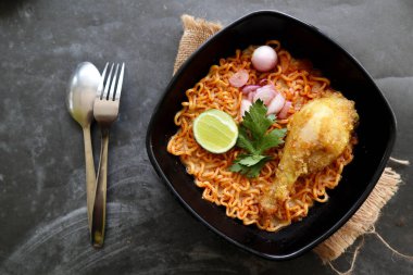 Khao Soi Recipe, Khao Soi, Khao Soi Gai, Thai Noodles Khao Soi, Sofrada baharatlı tavuk körisi