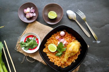 Khao Soi Recipe, Khao Soi, Khao Soi Gai, Thai Noodles Khao Soi, Sofrada baharatlı tavuk körisi