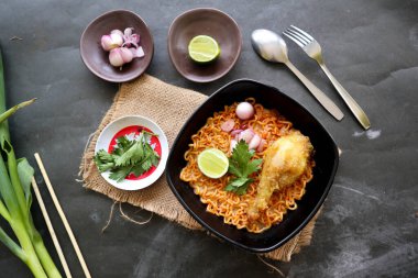 Khao Soi Recipe, Khao Soi, Khao Soi Gai, Thai Noodles Khao Soi, Sofrada baharatlı tavuk körisi