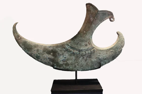Kapak Beliung或Axe Beliung或Pickaxe是一种自石器时代以来就存在的刀具 在白色背景上隔离 — 图库照片