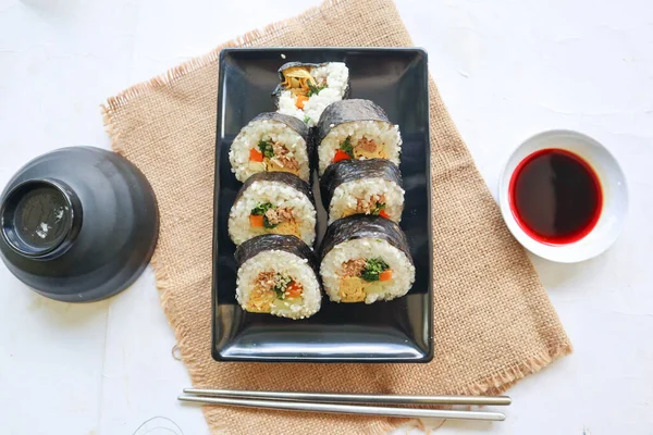 Kimbap veya gimbap, Güney Kore 'den gelen ve buharda pişirilmiş beyaz pirinç (bap) ve çeşitli malzemelerden yapılan Kore usulü Gimbap (kimbap).