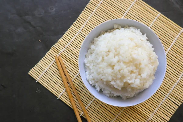 Nasi Putih Kukus Atau Nasi Putih Disajikan Dalam Mangkuk Kecil — Stok Foto