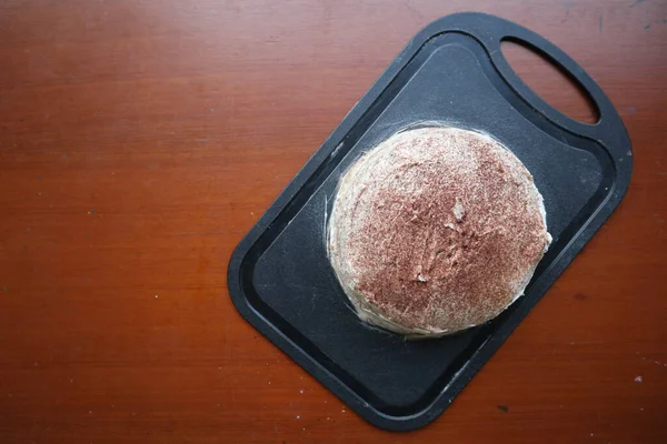 Mille Crepe Cake Czekoladą Lody Waniliowe Stole Restauracji Selektywne Skupienie — Zdjęcie stockowe