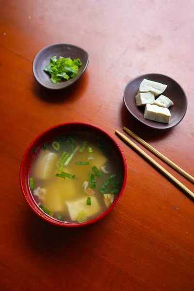 Miso Sup Atau Miso Sup Jepang Dalam Mangkuk Atas Meja — Stok Foto