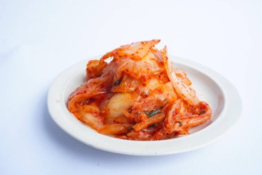 Kimchi Güney Kore 'den gelen geleneksel mayalanmış bir yemektir. Kırmızı biber, gochugaru, sarımsak, zencefil vs. ile baharatlı Çin lahanası turşusu yapılır..