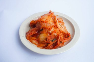 Kimchi Güney Kore 'den gelen geleneksel mayalanmış bir yemektir. Kırmızı biber, gochugaru, sarımsak, zencefil vs. ile baharatlı Çin lahanası turşusu yapılır..
