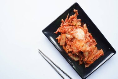 Kimchi Güney Kore 'den gelen geleneksel mayalanmış bir yemektir. Kırmızı biber, gochugaru, sarımsak, zencefil vs. ile baharatlı Çin lahanası turşusu yapılır..