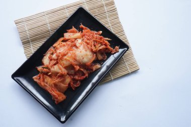 Kimchi Güney Kore 'den gelen geleneksel mayalanmış bir yemektir. Kırmızı biber, gochugaru, sarımsak, zencefil vs. ile baharatlı Çin lahanası turşusu yapılır..