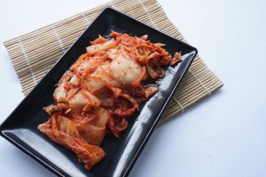 Kimchi Güney Kore 'den gelen geleneksel mayalanmış bir yemektir. Kırmızı biber, gochugaru, sarımsak, zencefil vs. ile baharatlı Çin lahanası turşusu yapılır..