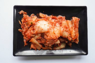 Kimchi Güney Kore 'den gelen geleneksel mayalanmış bir yemektir. Kırmızı biber, gochugaru, sarımsak, zencefil vs. ile baharatlı Çin lahanası turşusu yapılır..