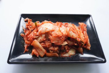 Kimchi Güney Kore 'den gelen geleneksel mayalanmış bir yemektir. Kırmızı biber, gochugaru, sarımsak, zencefil vs. ile baharatlı Çin lahanası turşusu yapılır..