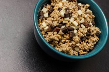 Çukulatalı tahıl gevreği kasede