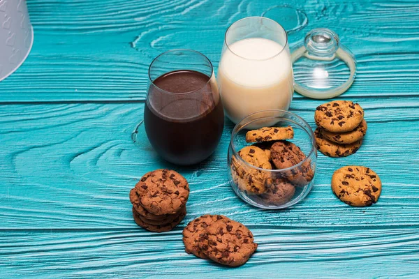 Chocolate Chip Cookies Und Schokoladenmilch — Stockfoto