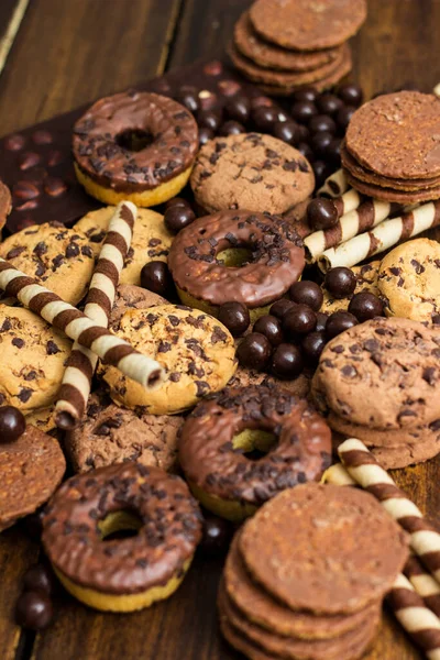 Bonito Chocolate Donuts Bastão Chocolate Fundo Biscoitos Chocolate Chip — Fotografia de Stock