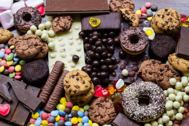 Renkli şekerler ve tatlı özgeçmişi. Yüksek şeker seviyeli çeşitli ürünler