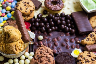 Köylü tatlı ve dondurma masası.