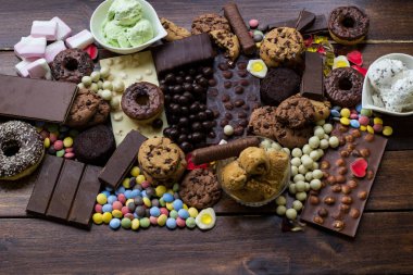 Köylü tatlı ve dondurma masası.