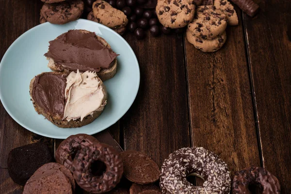 Шоколадний Крем Хліб Купа Цукерок — стокове фото