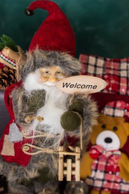 Noel Baba ve Noel çorapları oyuncak ayıyla