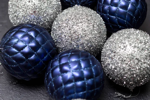 Blauwe Zilveren Glanzende Ornamenten Kerstballen — Stockfoto