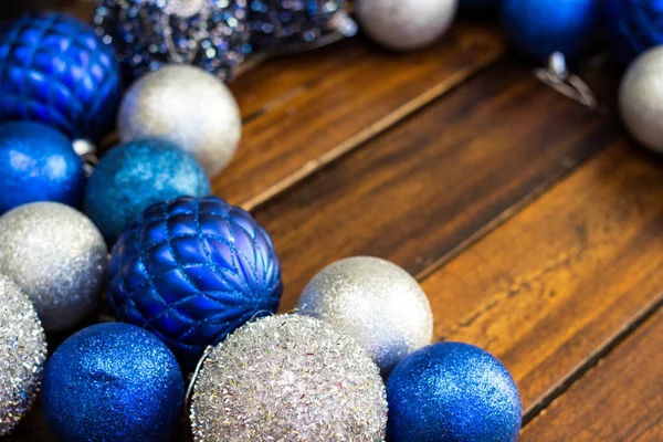 Ornamentos Azuis Prateados Para Natal — Fotografia de Stock