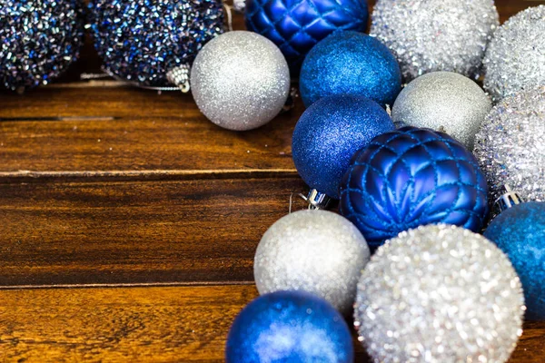 Ornamentos Azuis Prateados Para Natal — Fotografia de Stock