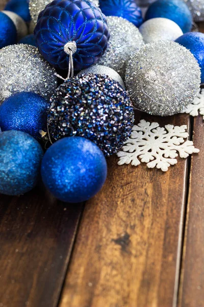 Ornements Bleus Argentés Avec Flocons Neige Pour Noël Fond — Photo
