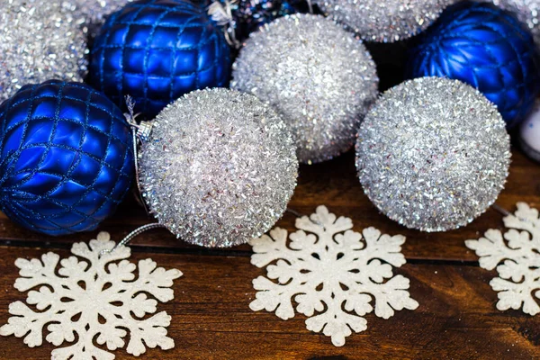Adornos Azules Plateados Con Copos Nieve Para Navidad Fondo — Foto de Stock