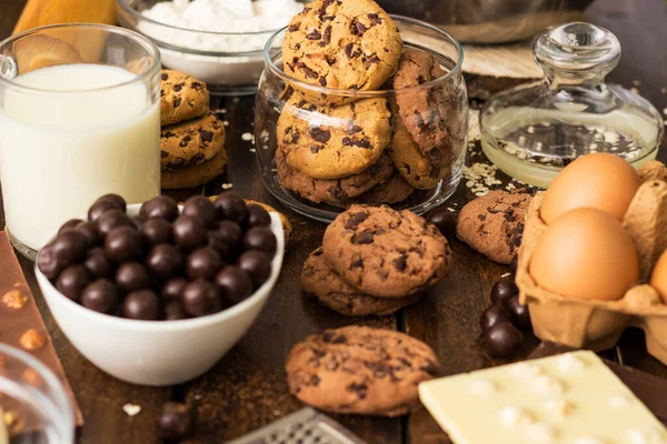 Подготовка Домашнего Шоколадного Печенья — стоковое фото
