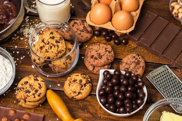 Виготовлення Шоколадного Печива Усіма Інгредієнтами — стокове фото