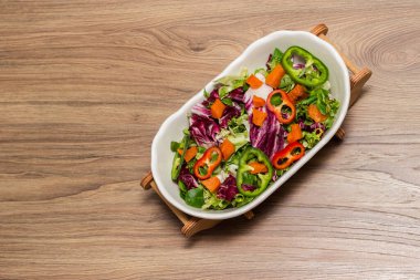 Bir kase taze balkabaklı salata.
