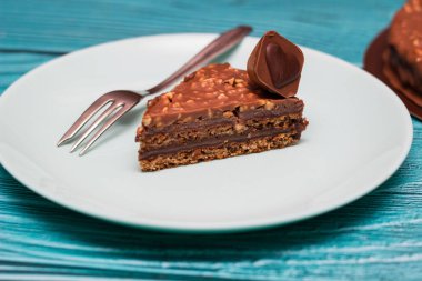 Çikolatalı kek ve şekerli kalp.