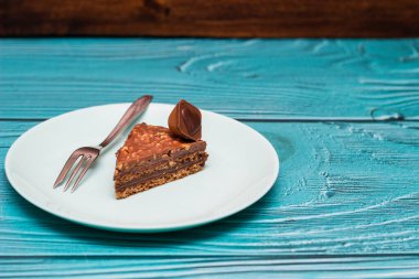 Çikolatalı kek ve şekerli kalp.