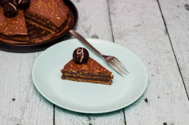 Cevizli çikolatalı kek parçaları.