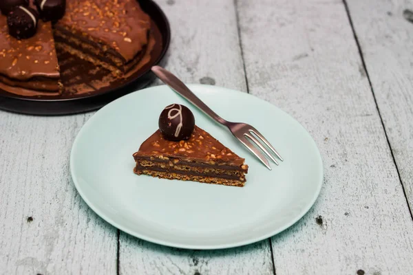 Cevizli çikolatalı kek parçaları.