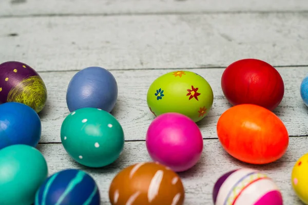 Colorida Colección Huevos Pascua Estampados Mesa Madera — Foto de Stock