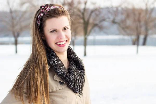 Portrait Beautiful Smiling Woman Winter — Stockfoto