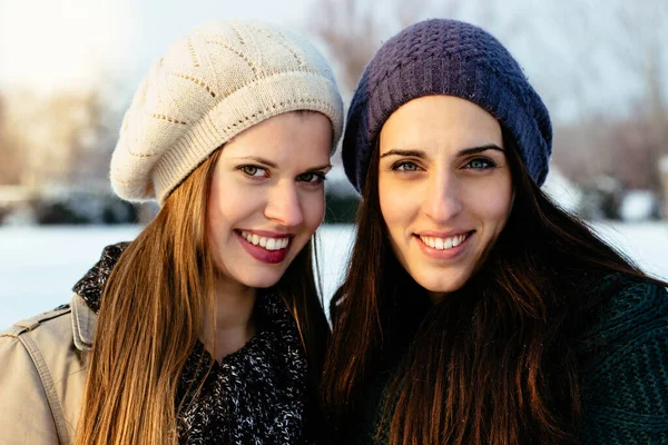 Portrait Two Beautiful Women Winter Snow — Φωτογραφία Αρχείου