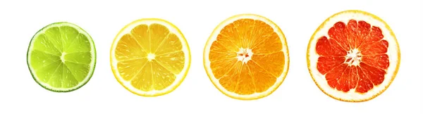 Detailní Fotografie Čerstvých Citrusových Plodů Izolovaných Bílém Pozadí Plátky Limetky — Stock fotografie
