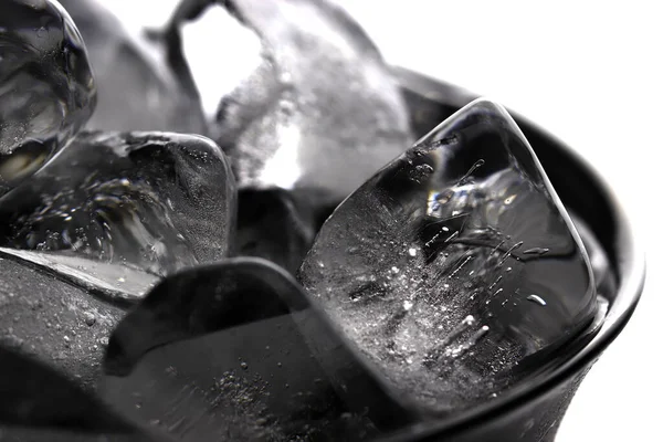 Чорна Миска Заповнена Краєм Кубиками Льоду — стокове фото