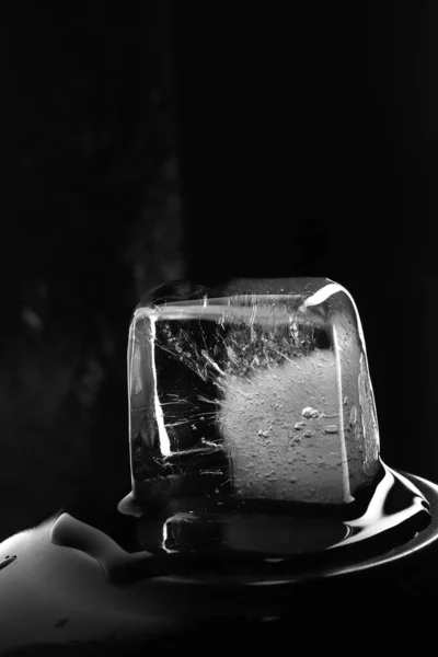 Eiswürfel Auf Schwarzem Hintergrund Kleines Foto Nahaufnahme — Stockfoto