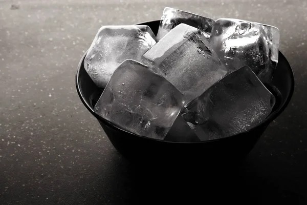 Black Bowl Filled Brim Ice Cubes — Stock Photo, Image