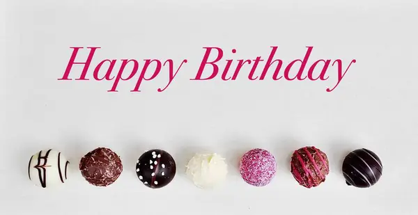 Çikolatalı ve çikolatalı doğum günü tebrik kartı.