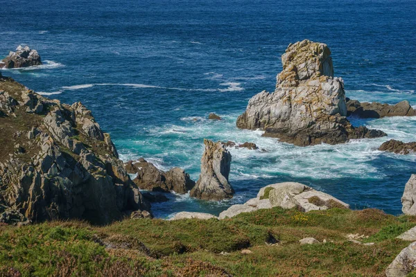 Камені Узбережжі Пуанте Ван Краєвидом Дику Хвилясту Воду Атлантичного Океану — стокове фото