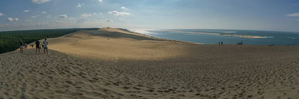 Toeristen Dune Pilat Grootste Zandduin Van Europa Met Dennenbos Uitzicht — Stockfoto